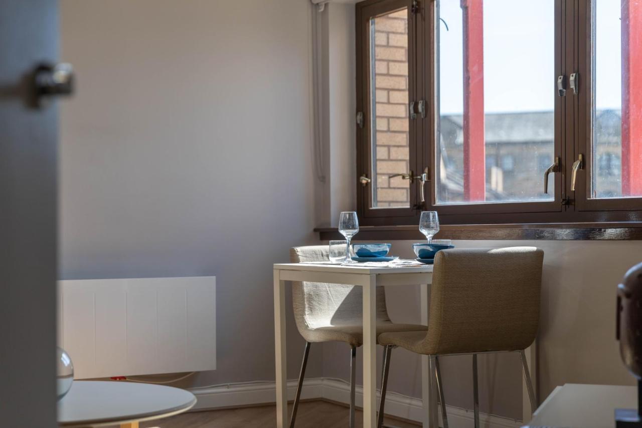 Stunning 1 Bed Merchant City Apartment With Parking 格拉斯哥 外观 照片